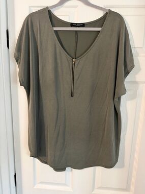 Green Envelope Olive Zip V-Neck Short Sleeve Tee